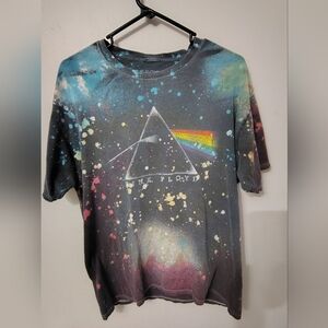 Pink Floyd Men's Size Medium Tee with Rainbow and Prism Design Distressed